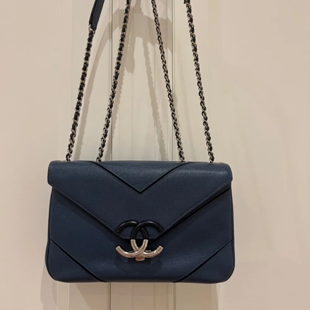 Chanel blue leather bag - Picture 3 of 4